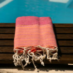 Fouta Hika By Eskise au bord de la piscine