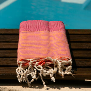 Fouta Hika By Eskise au bord de la piscine