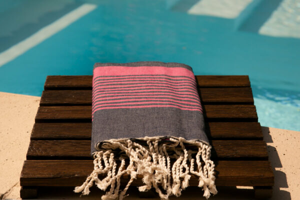 Fouta Lanka By Eskise au bord de la piscine