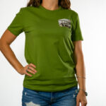 tee shirt carte postale pont du gardl eskise kaki porté par une femme