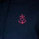 logo Croix Camarguaise rose sur sweat