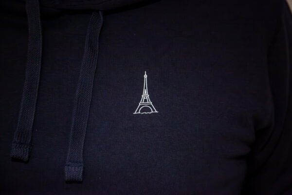 Logo Tour Eiffel blanc sur sweat