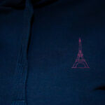 Logo Tour Eiffel rose sur sweat