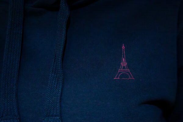 Logo Tour Eiffel rose sur sweat